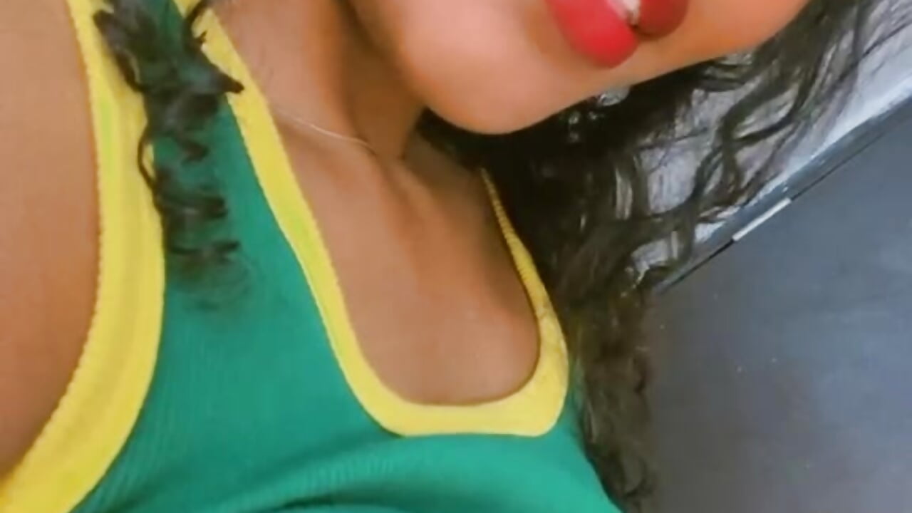 something delicious to tell me? – video modela na kameri X_Blackmoon26