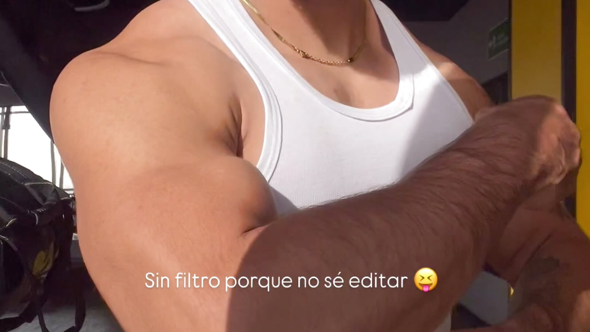 Muscles - clip cu RoccoSaenz model videochat