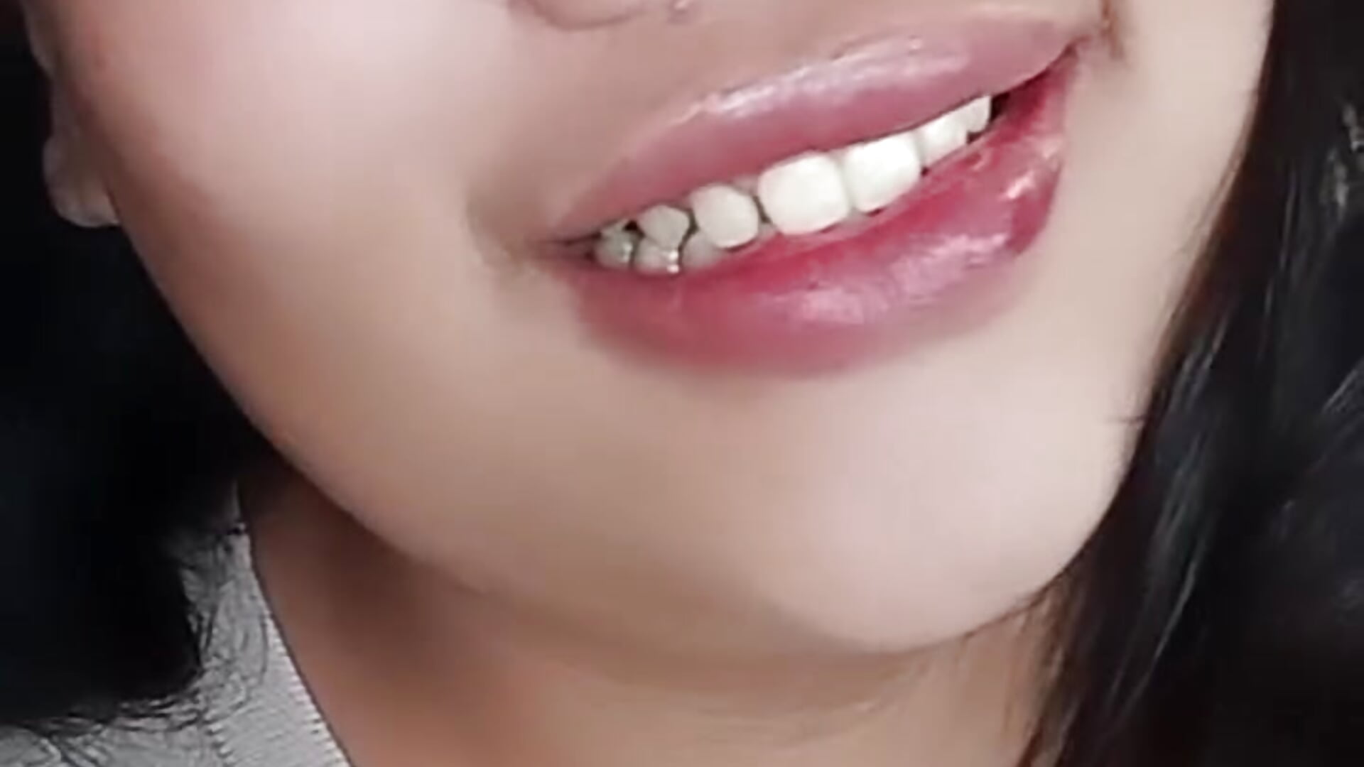 Kissess – video modela na kameri Asian_Miyaka