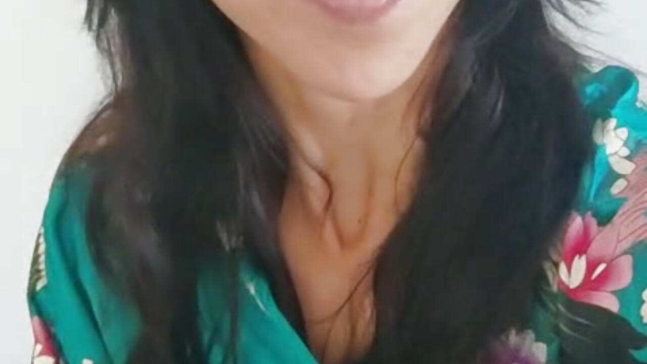 my favorite outfit is half naked - vidéo du modèle de showcams PriscillaPole