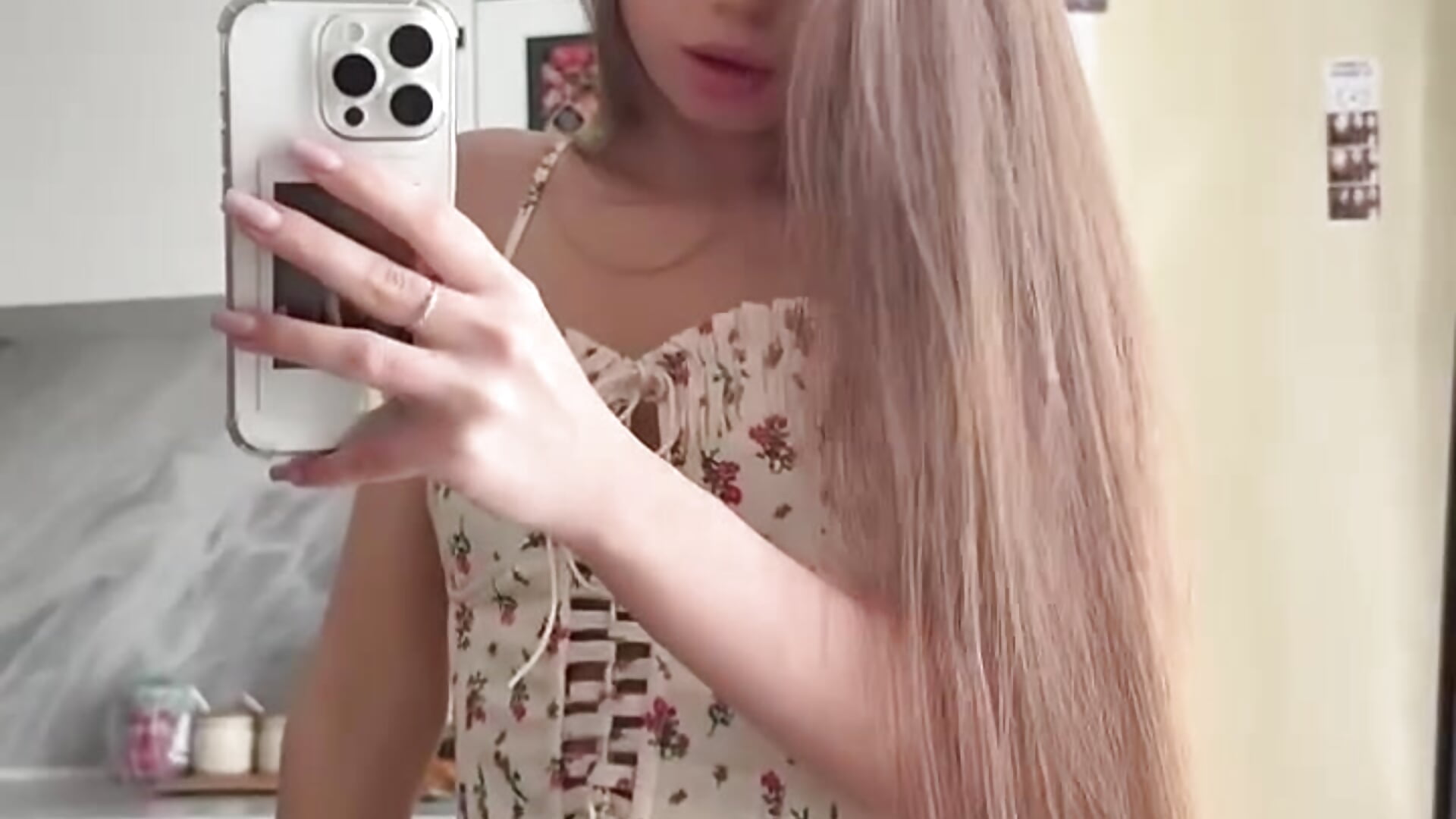 A little bit of me and about me for you - Vídeo de Raevella, modelo de vídeos