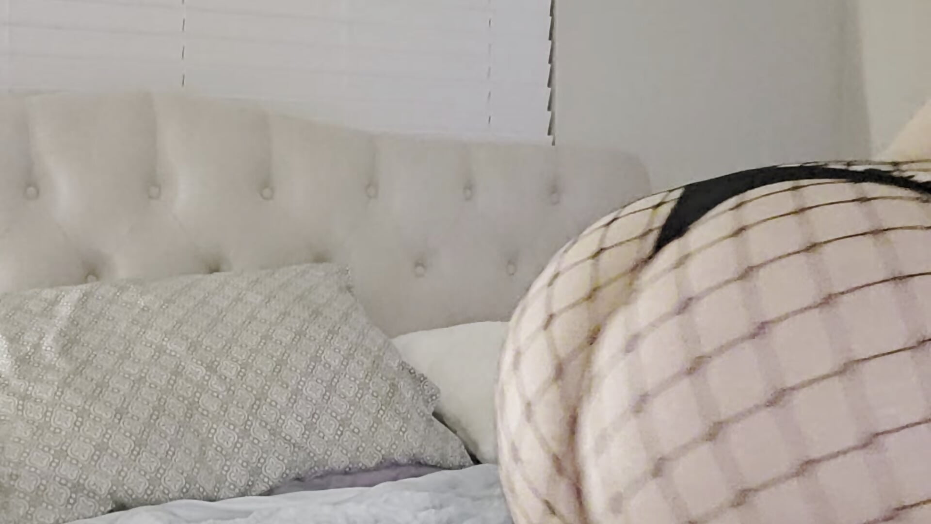 Booty bounce - video by Scarlett91 cam model