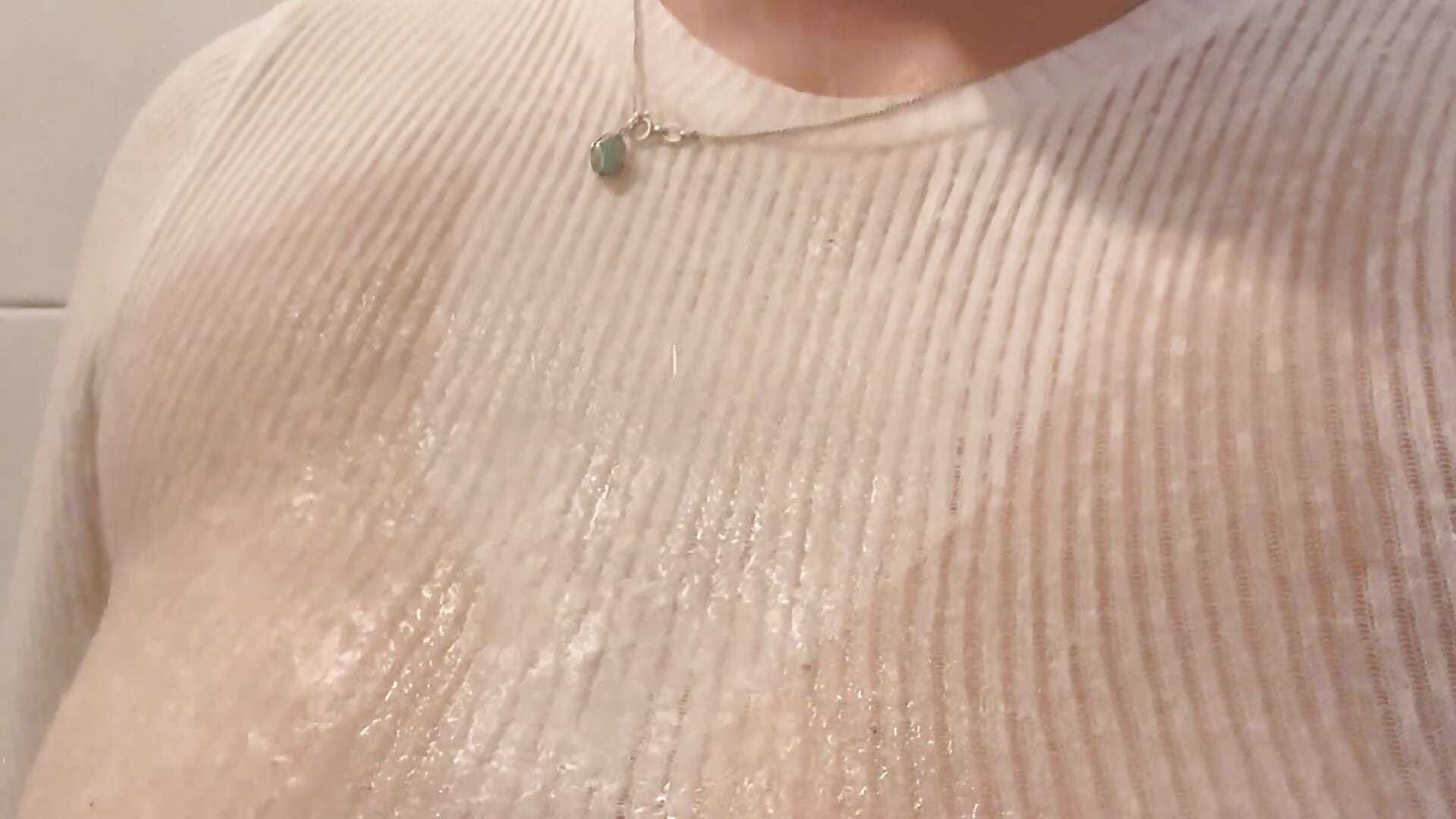 Wet T-shirt 😏🫢