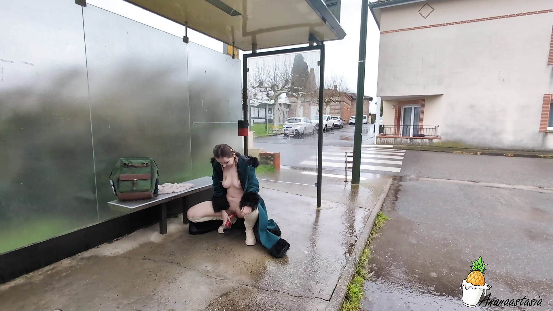 (Full Version) Public Exhibe / Je me gode nue et Squirt en attendant le bus