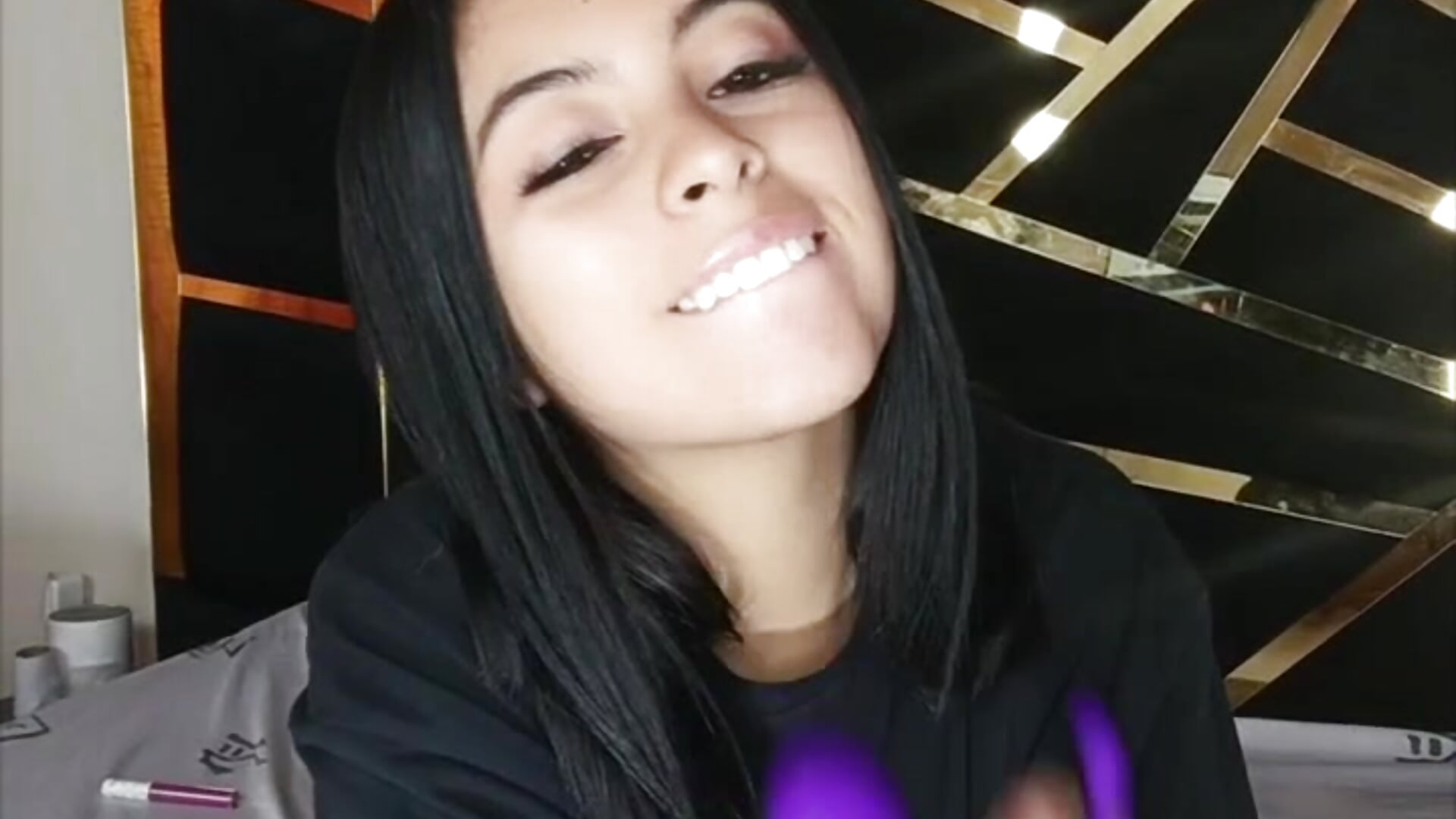 Bedtime Stories for Adults 📚 – video od webkamerové modelky LuciiferBlack