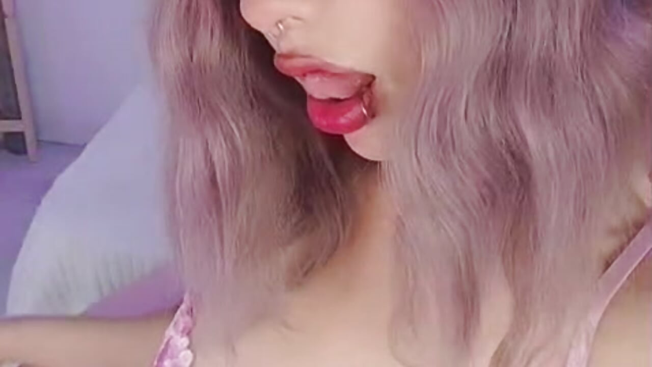 ✦ pink lights & bad decisions ♡ - відео від в ебкаммоделі Effy_Kessler