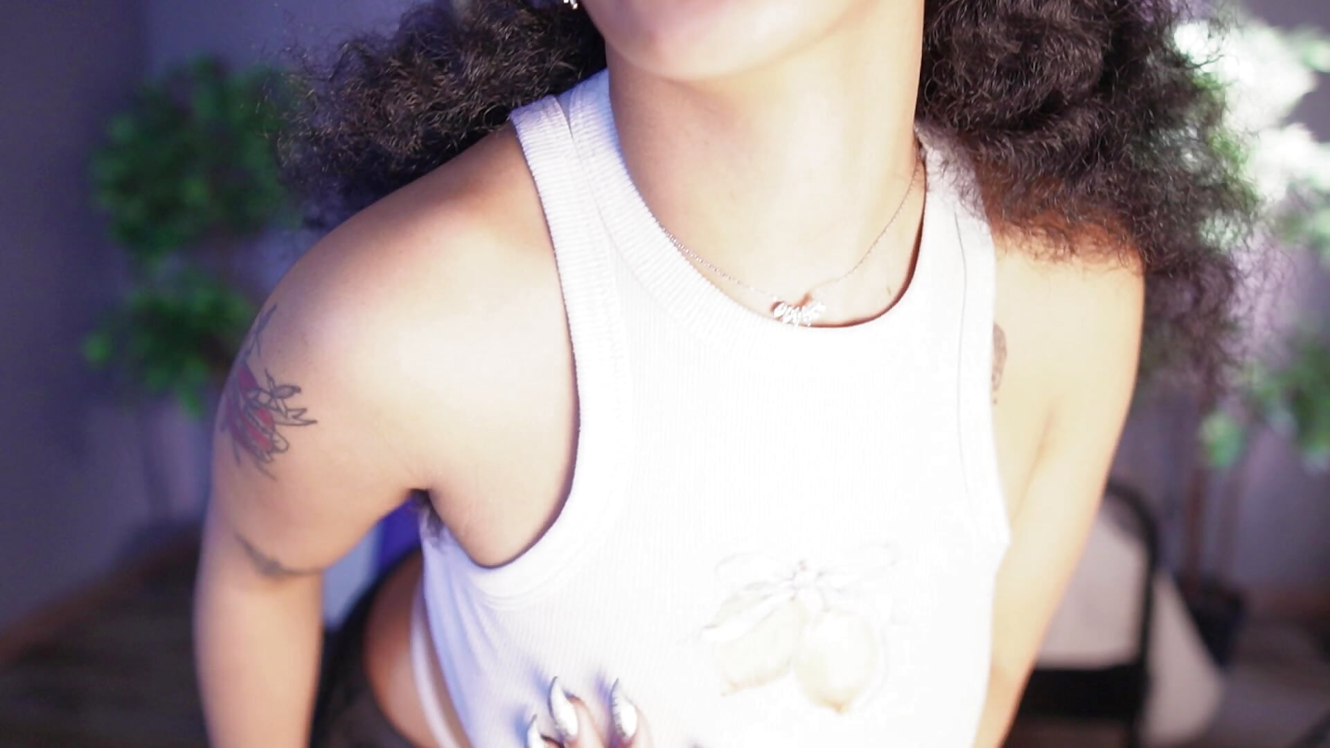 look the piercings - video av Millie_Volturi cam-modell