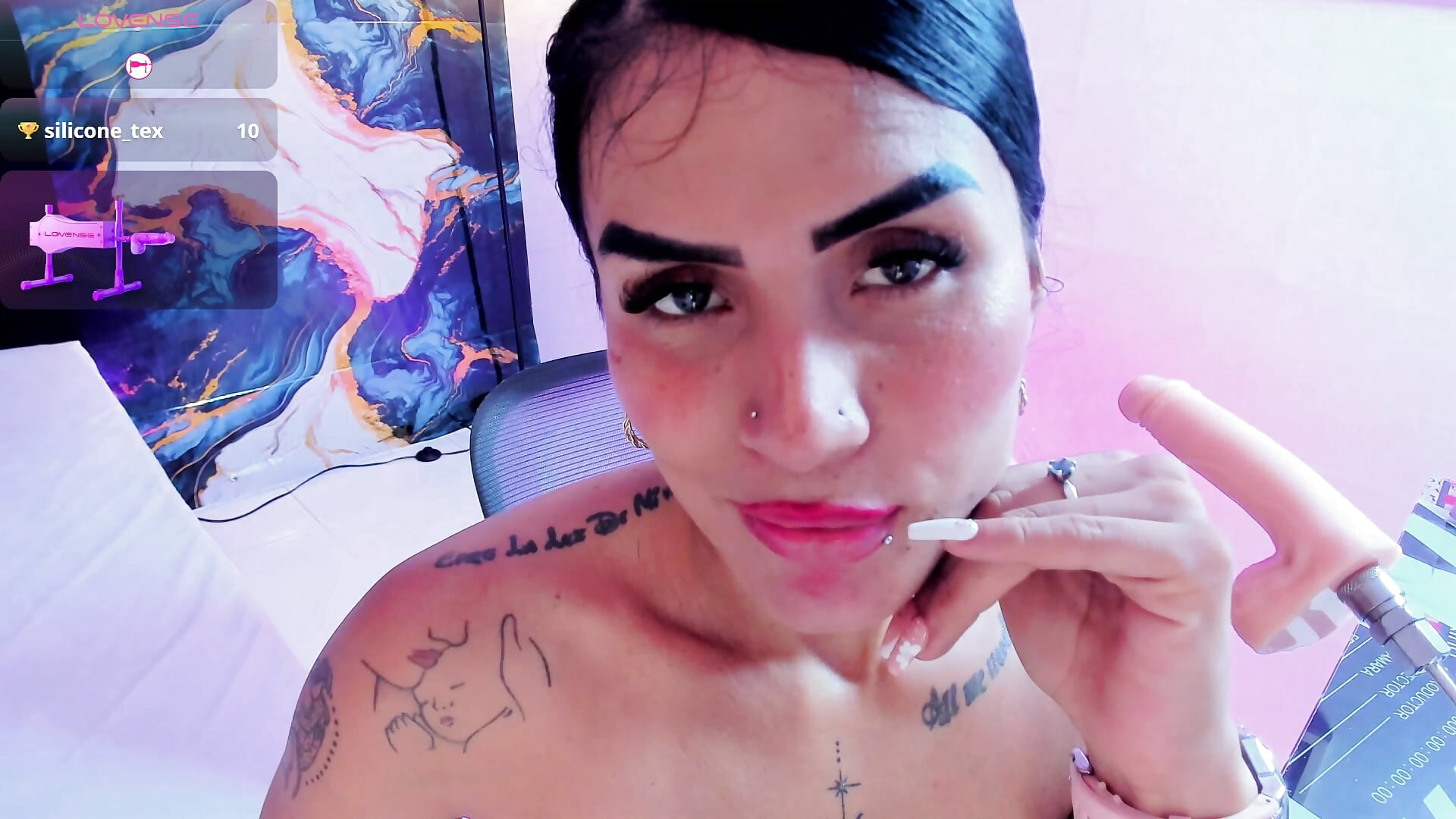 MAL PIERCINGS - video by Alanna_Wild cam model