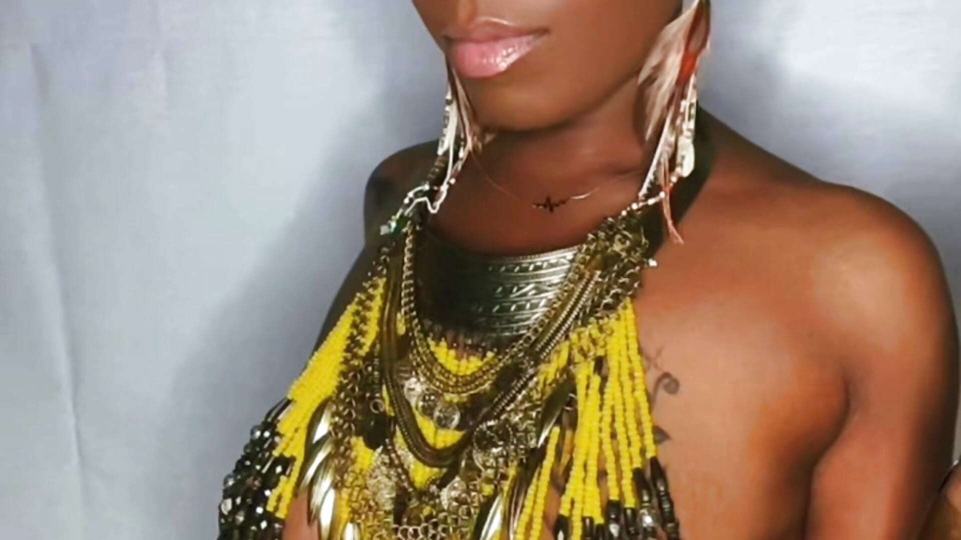 Give into “Juicy Lux” - video by JuicyLux cam model