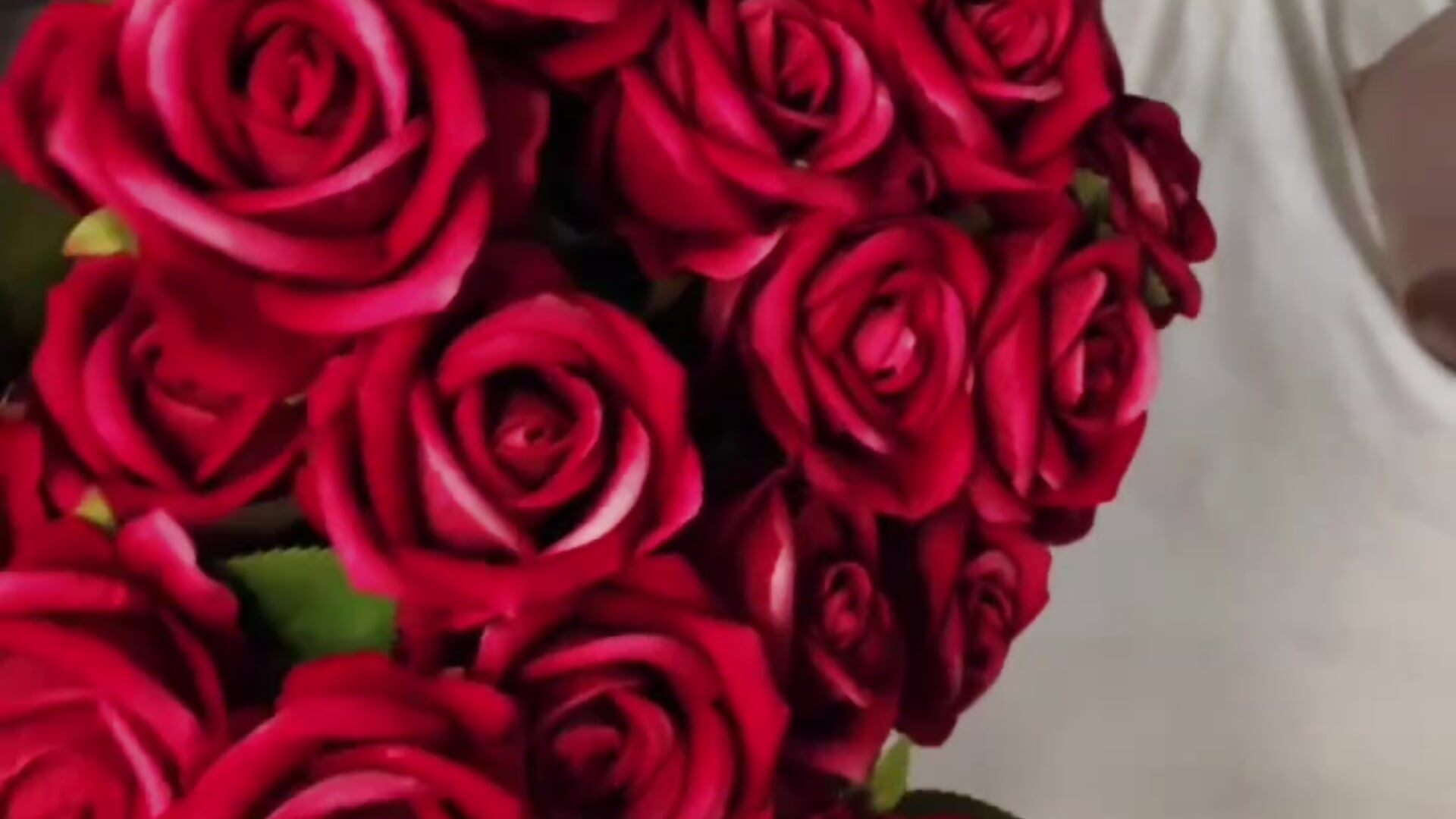 love the scent of roses – видео вебкам-модели ReneeFoxy_