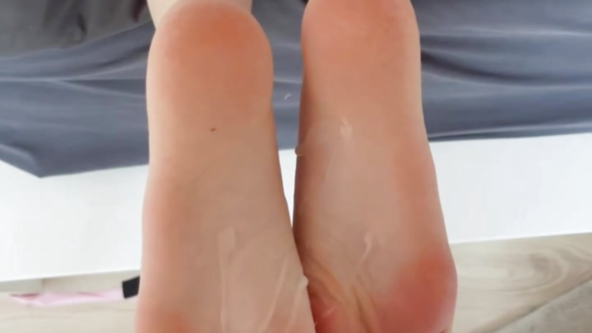 Cum on my feet – video modela na kameri MyCuteGirlfriendRay