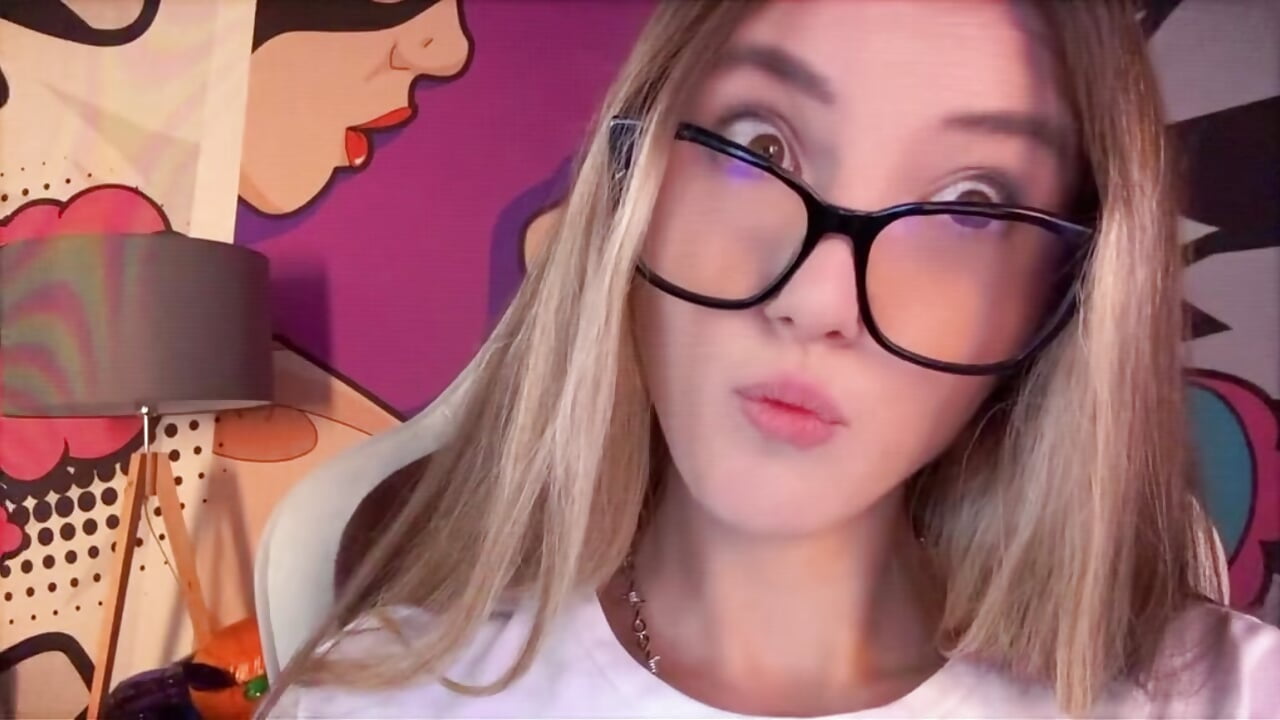kisses for me - video by Lissaa_Moon cam model