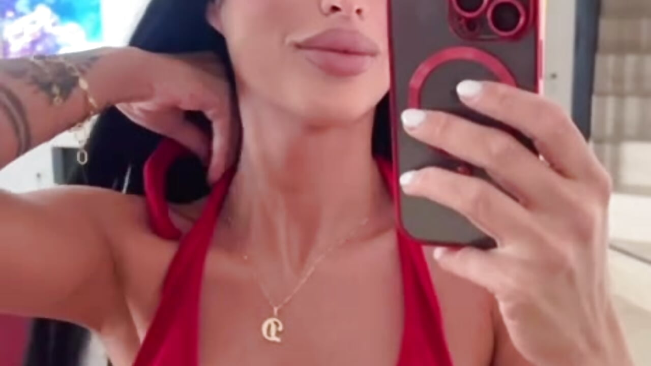 A lovely dress for date night - Vídeo de Daniela-Crudu, modelo de vídeos