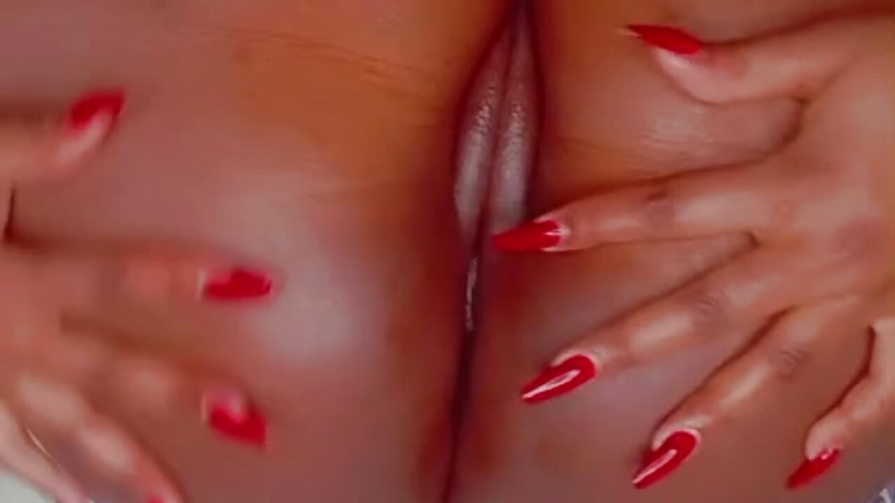 Spreading my sweet tight kitty 🤭 🥵－カメラキャストのPrincesswettの動画