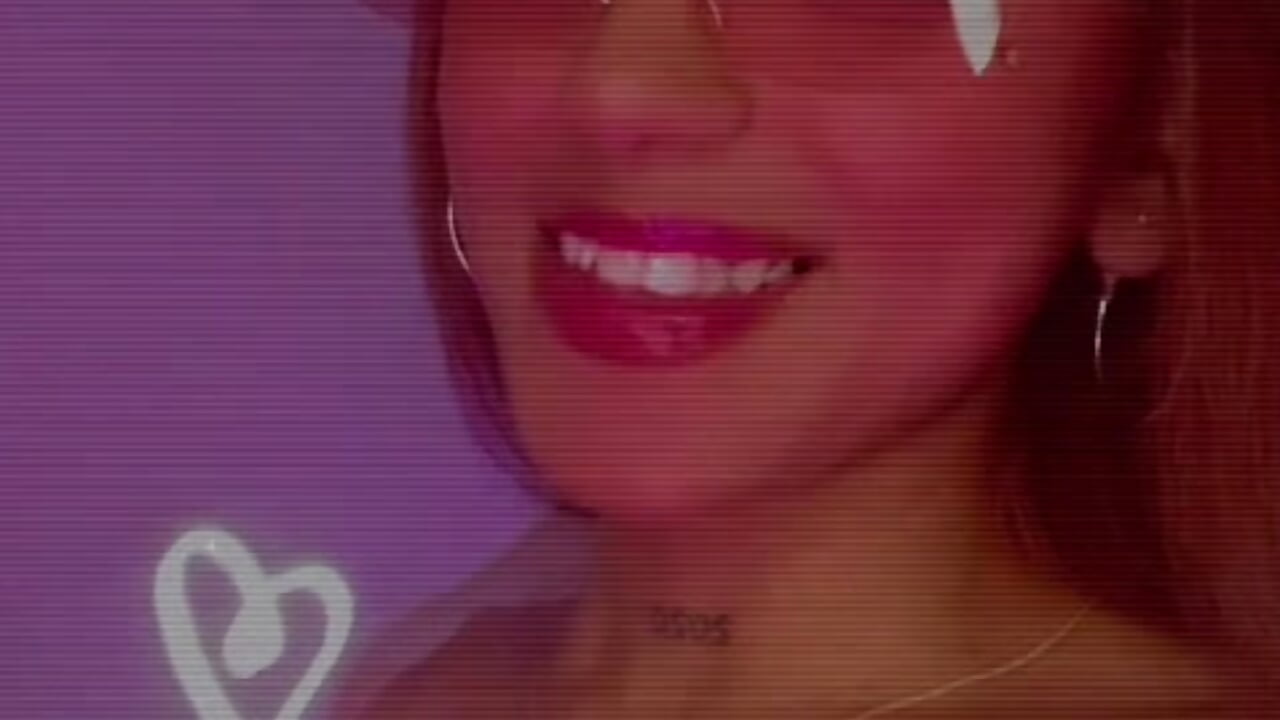 hi honey 💕 - video di Elii_petit1 modella di cam