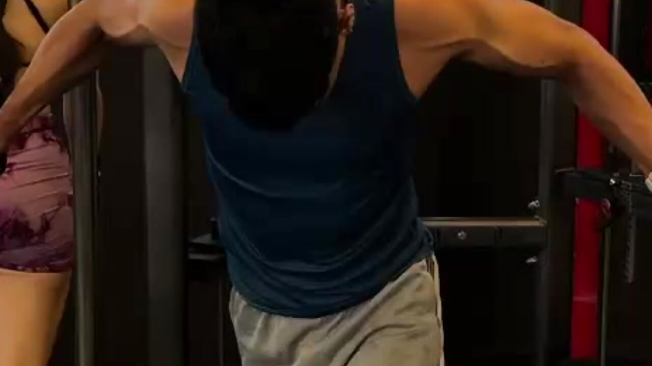 Gym – video modela na kameri Colombianitos_RawLive