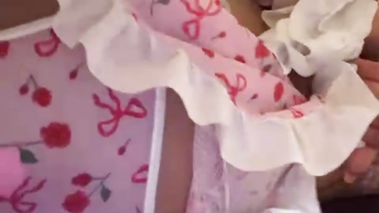 Put your hand under my panties 😈 - Vídeo de jessy_fortune, modelo de vídeos