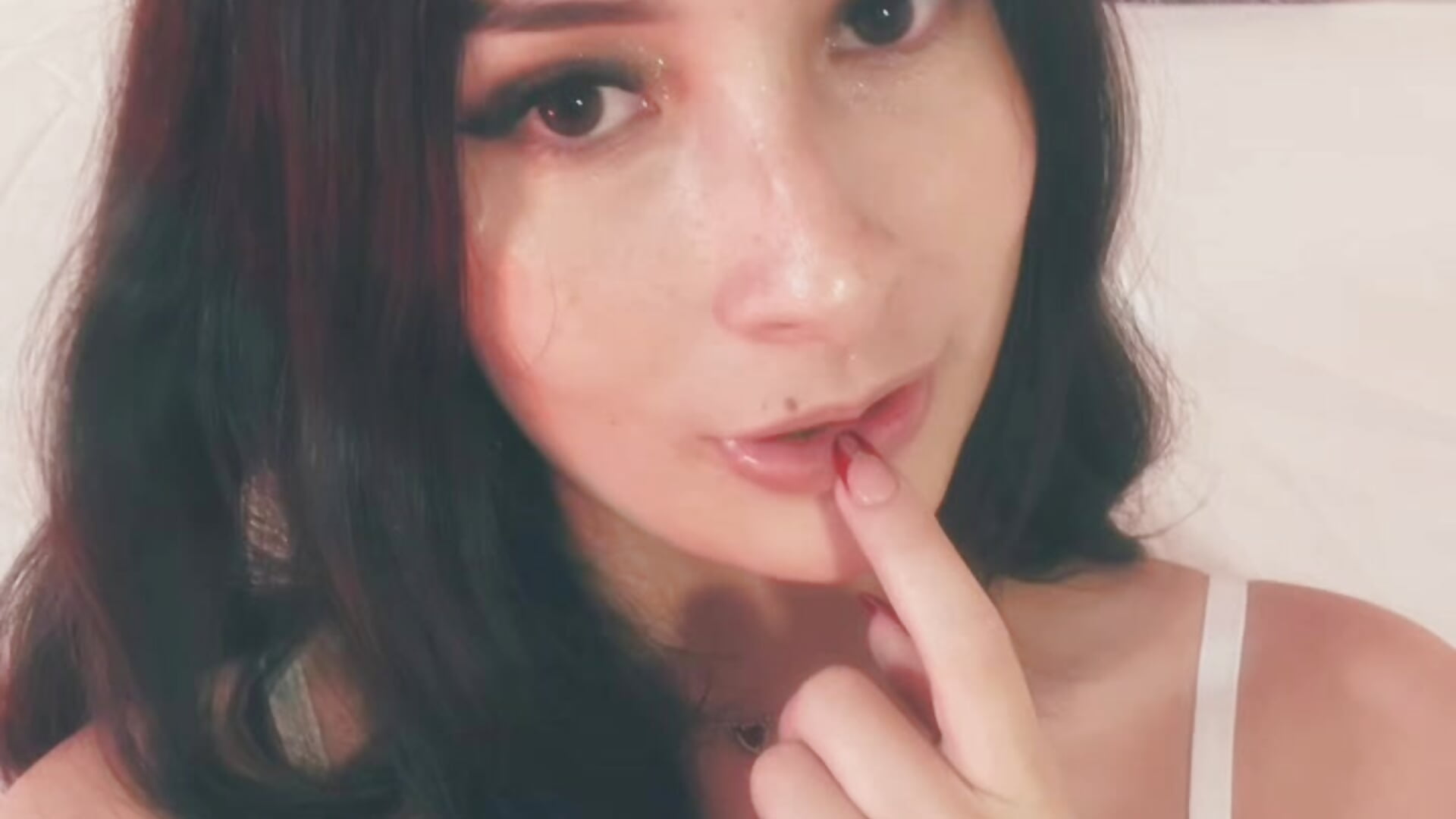 👀❤️‍🔥– sellene_bloom kameramodell videója