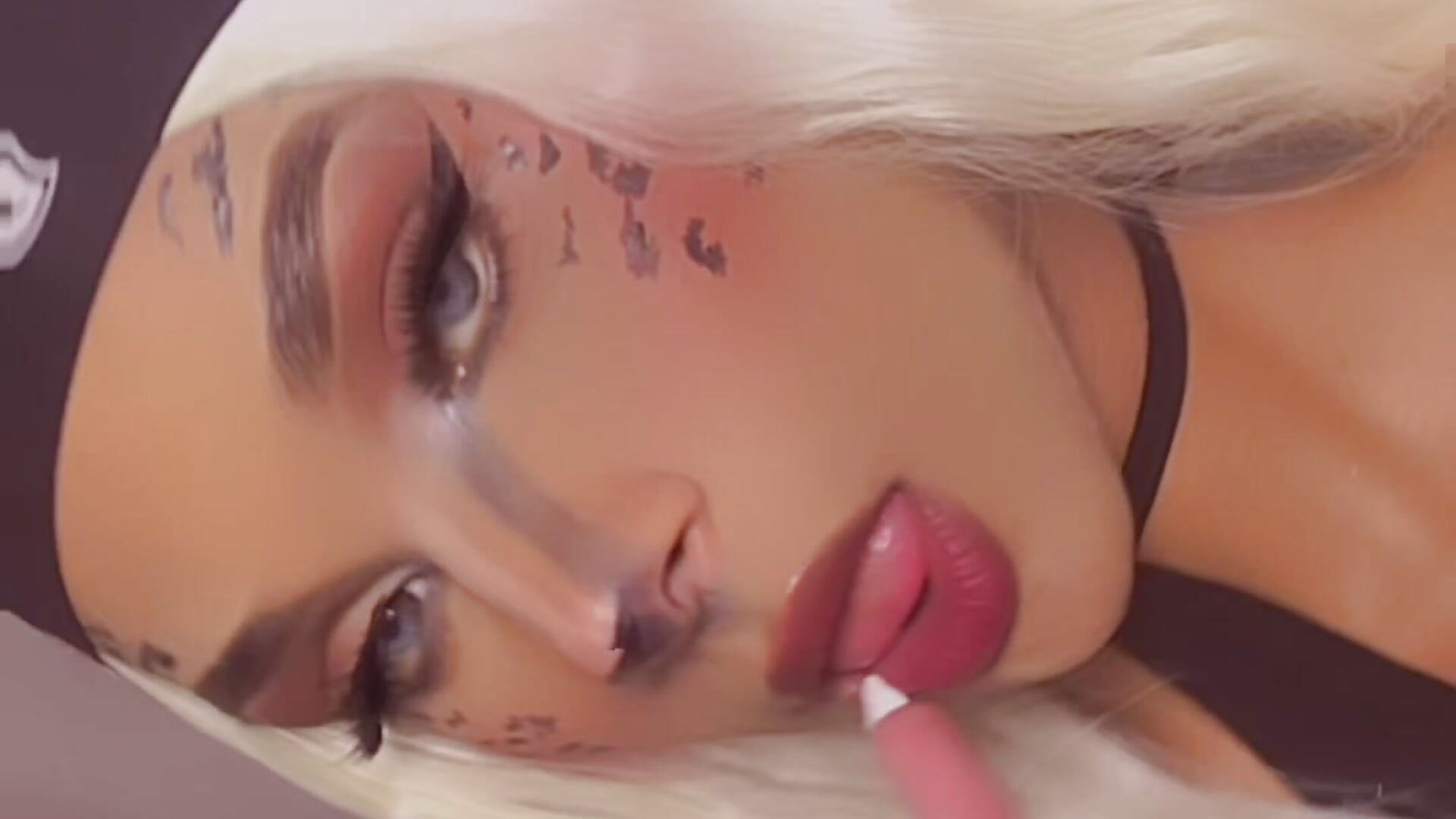 Your bad kitten🖤✨ - video by Sarahis_Valentina cam model
