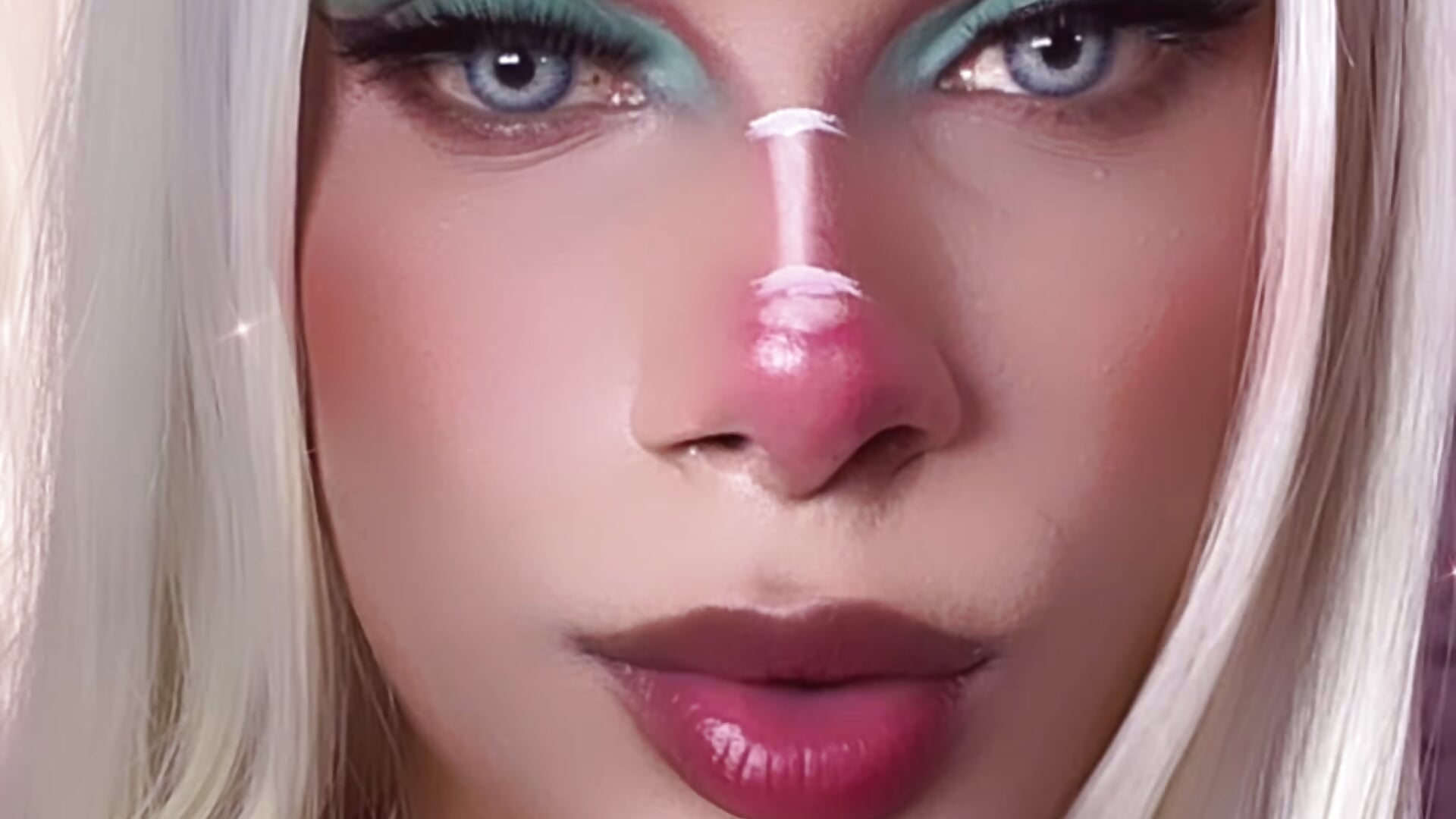 Kiss me! 🫦🌷🔥 - video by Sarahis_Valentina cam model