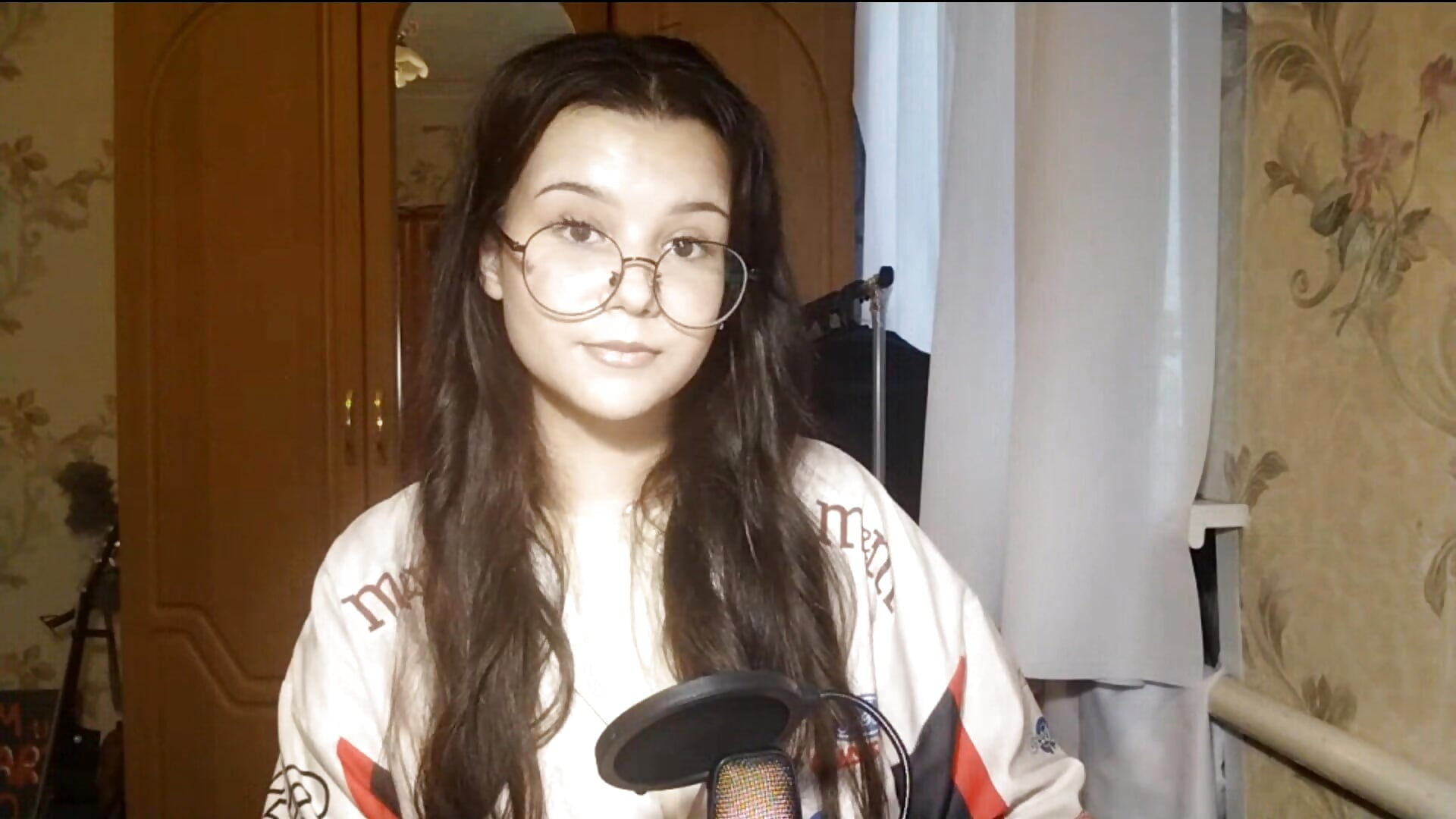 Just me - video di Adilily modella di cam