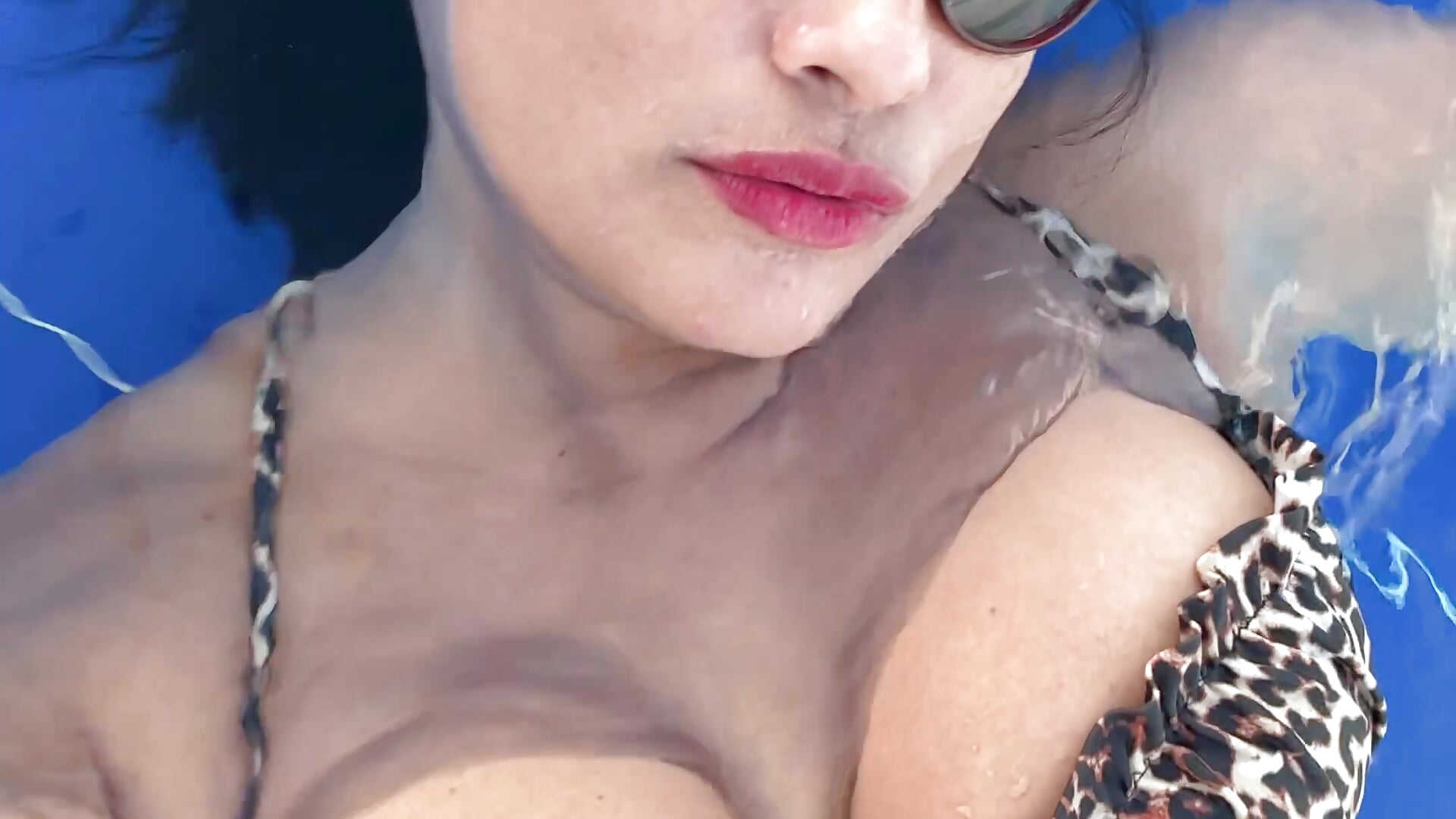 Pool - video by Michimilk cam model