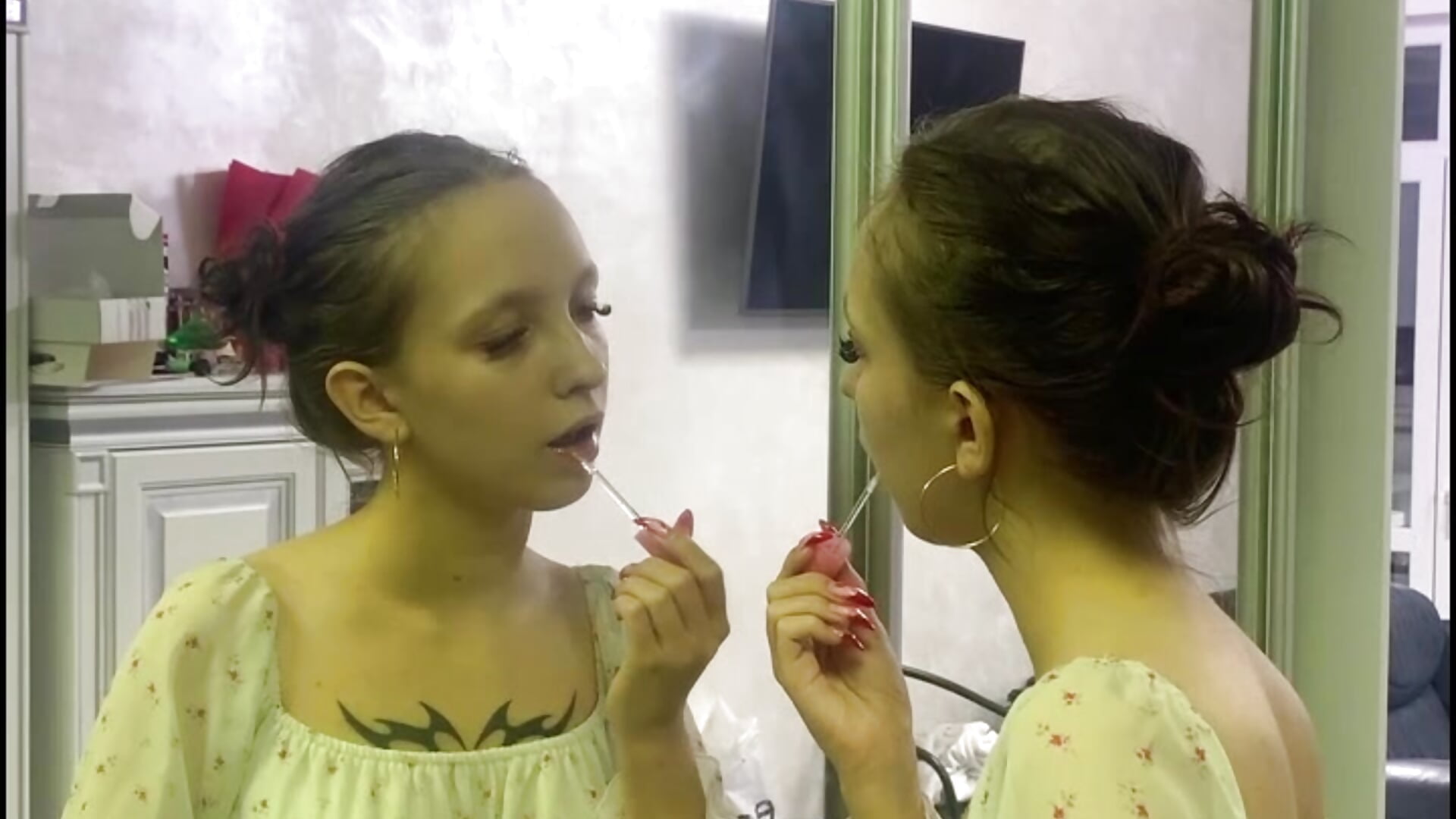подкраситься и на гульки.... – video modela na kameri angelin_a2011