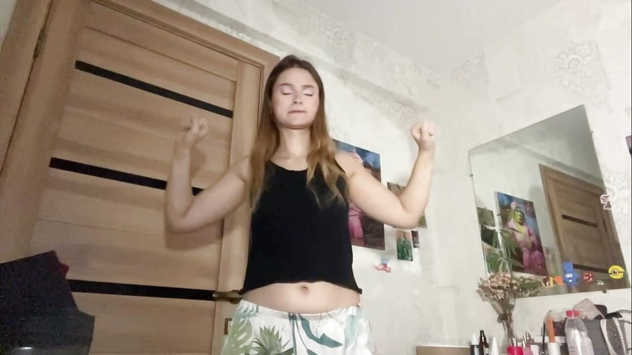 a little vibe in ur feed to cheer u up - clip cu HeIen_cute model videochat