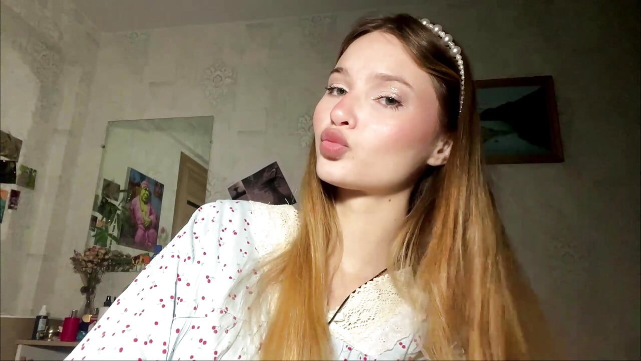 posing with my face - video oleh HeIen_cute kamera model