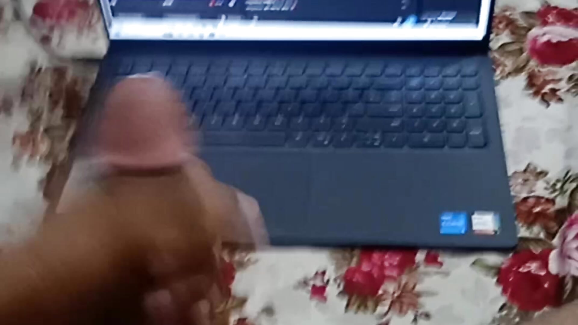 VID-20260608-WA0002.mp4 - video av Hyd_Guy4Gals cam-modell