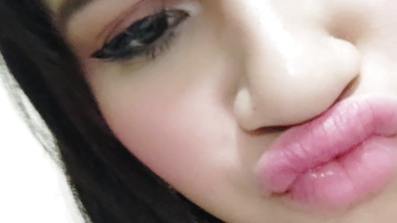 🥰 Cute Smile, Confident Woman 💋 - video by ScarlethNoir cam model