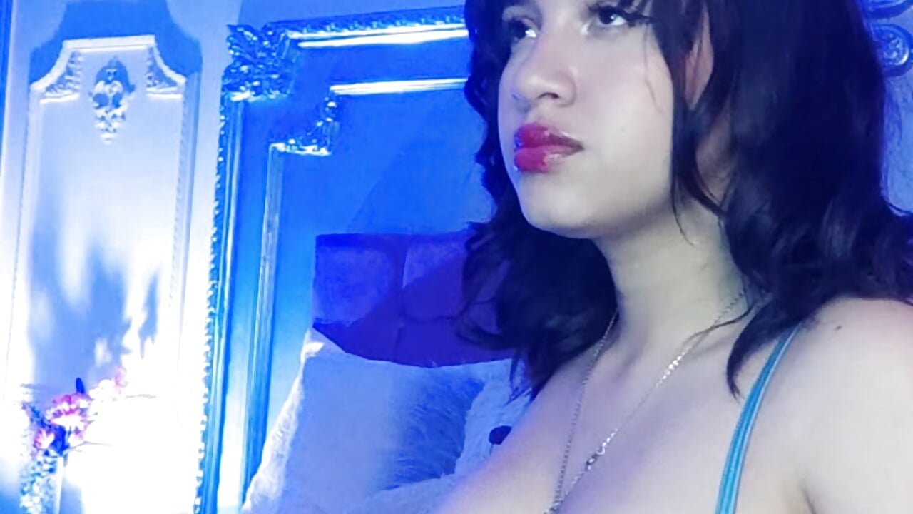 My lips wanna kiss u💋💦 - video by ScarlethNoir cam model