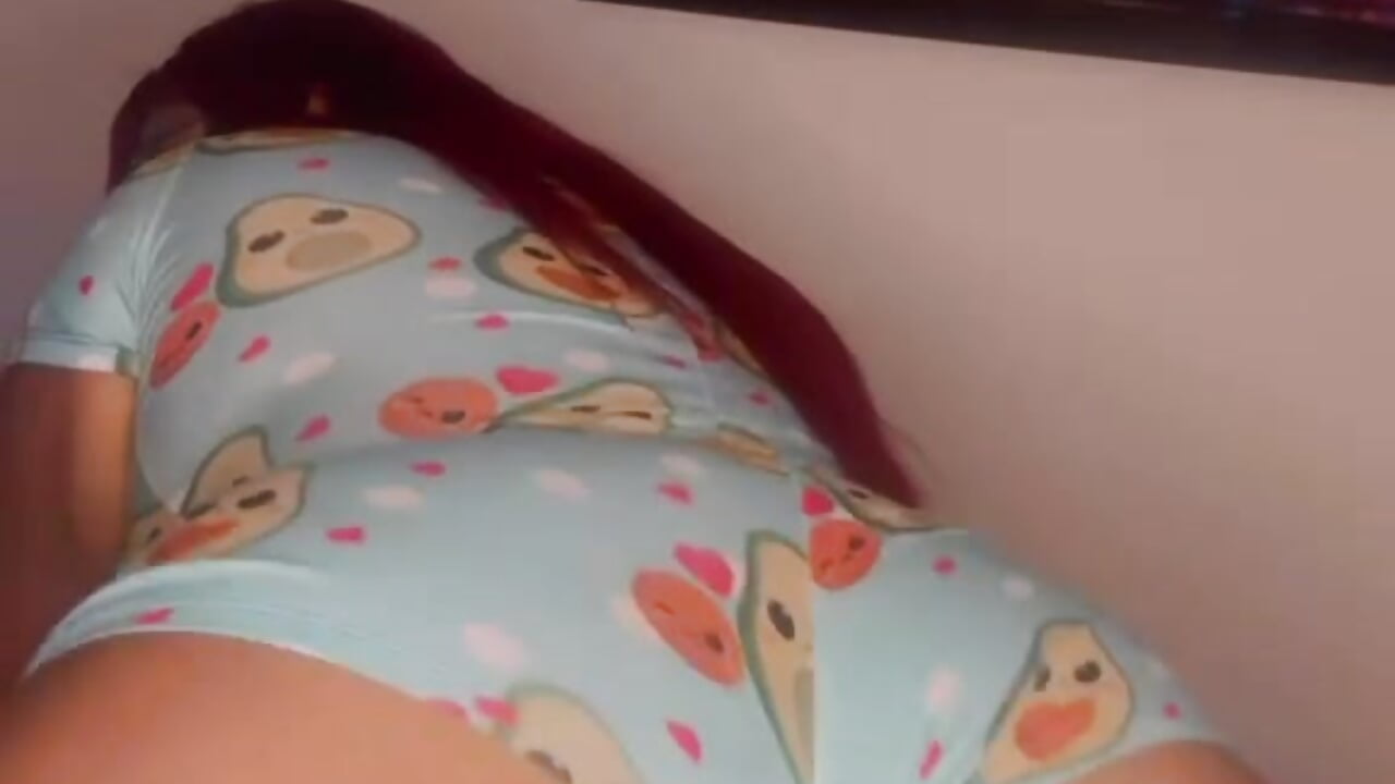 Shaking this big ass - video by BiancaLoors cam model