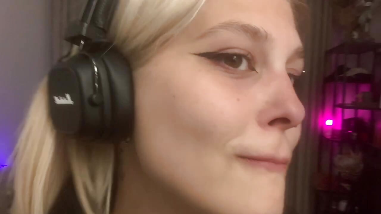Wink for my friend - clip cu Ella_Bloom model videochat