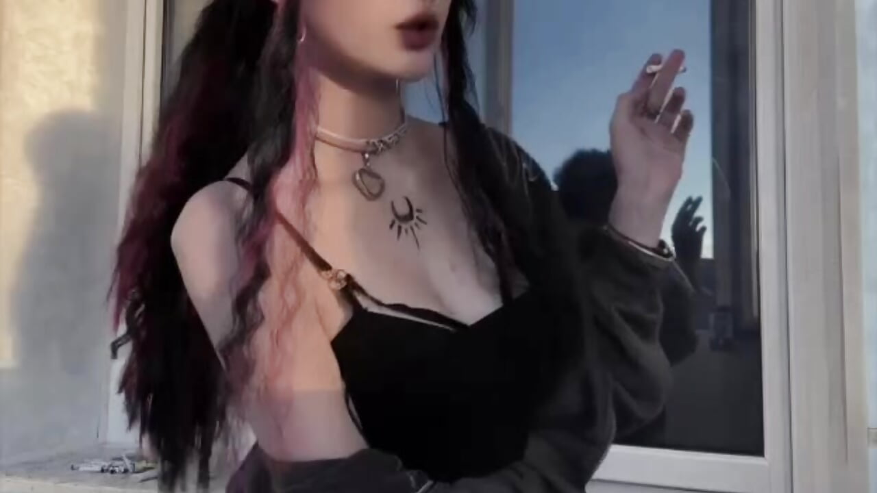 Skinny vulgar bitch - video av HolyCute cam-modell
