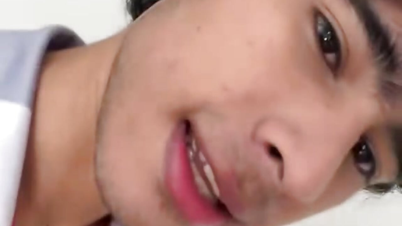 :) - video oleh model kamera Kevin_Brooks1