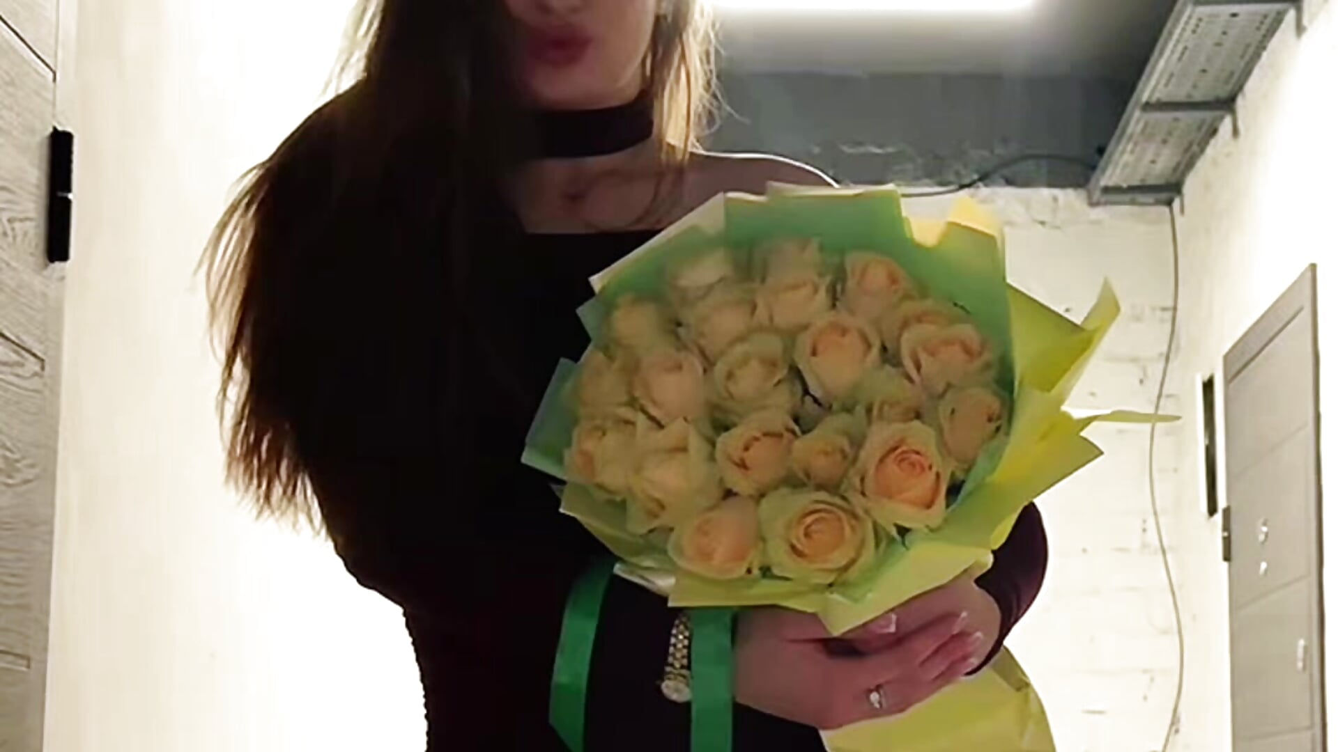 My favourite flowers 🌹 - فيديو من AlisaFoxis موديل الكام