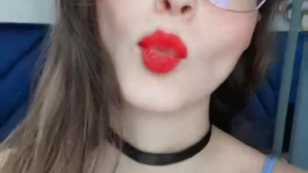 teasing wih my lingerie - video av ambeerwood1 cam model