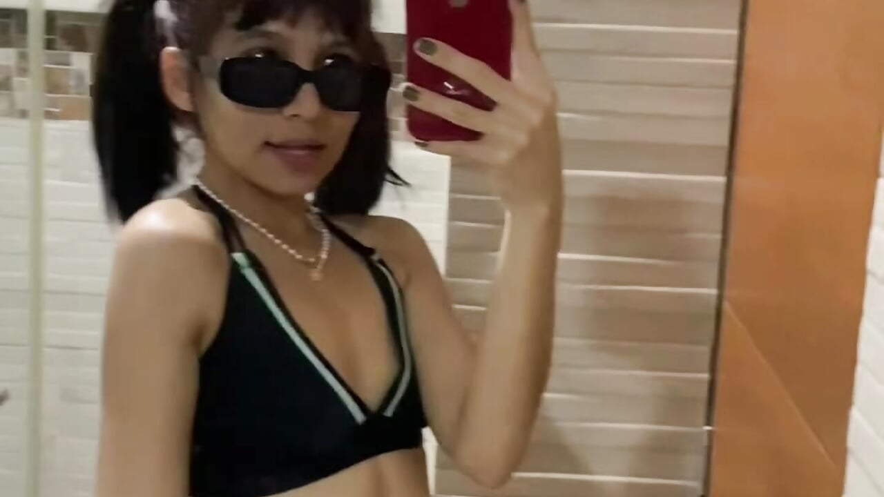 🏊🏻‍♀️🦩💦🔫 – video od webkamerové modelky BarbieLovee