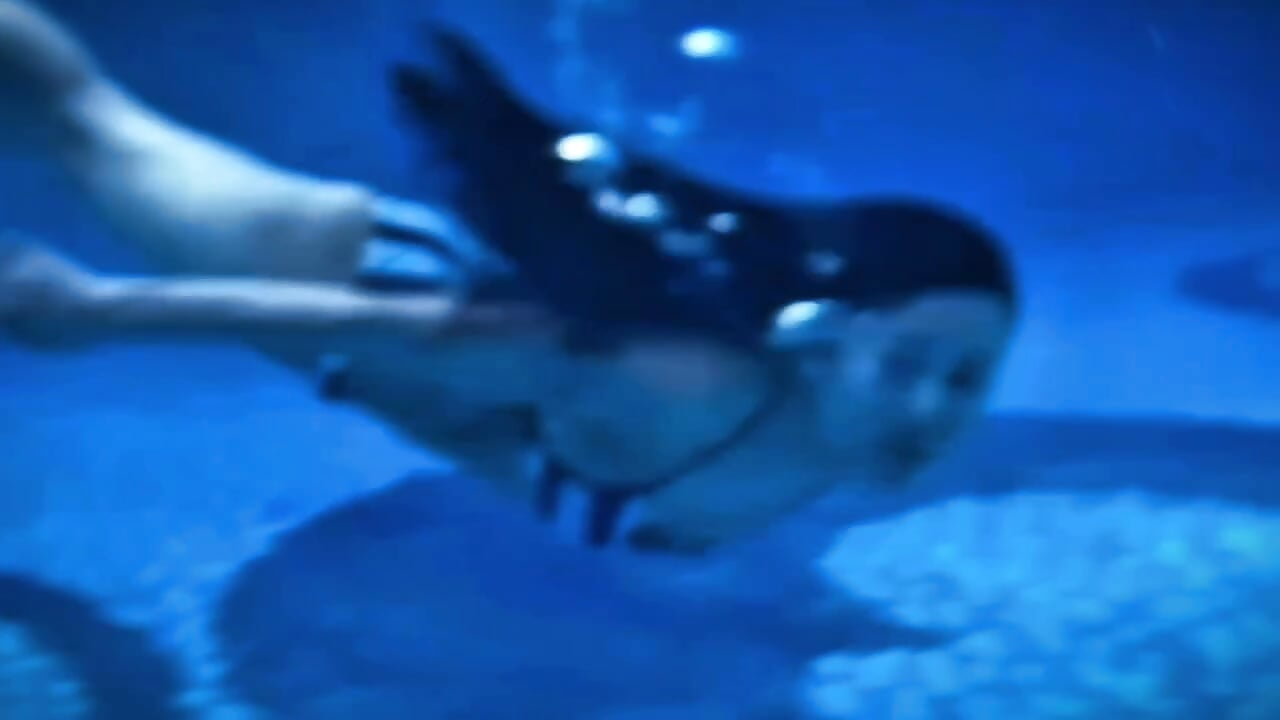 Swimming in your mind - vidéo du modèle de showcams Nannnnncy