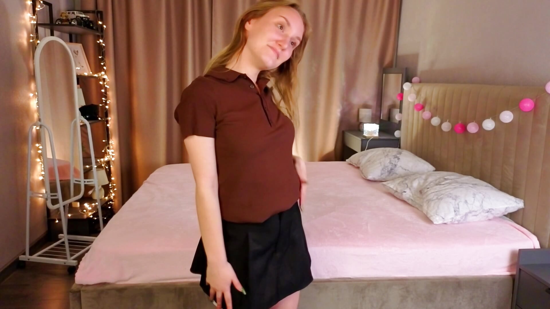 First cute dance on stream – video af JenevaLitalien cam-model