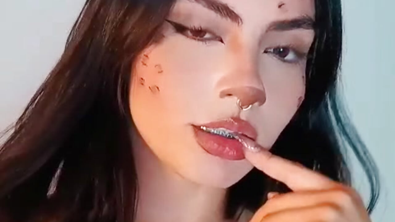 😏🦌 - video av lilit_noir cam-modell