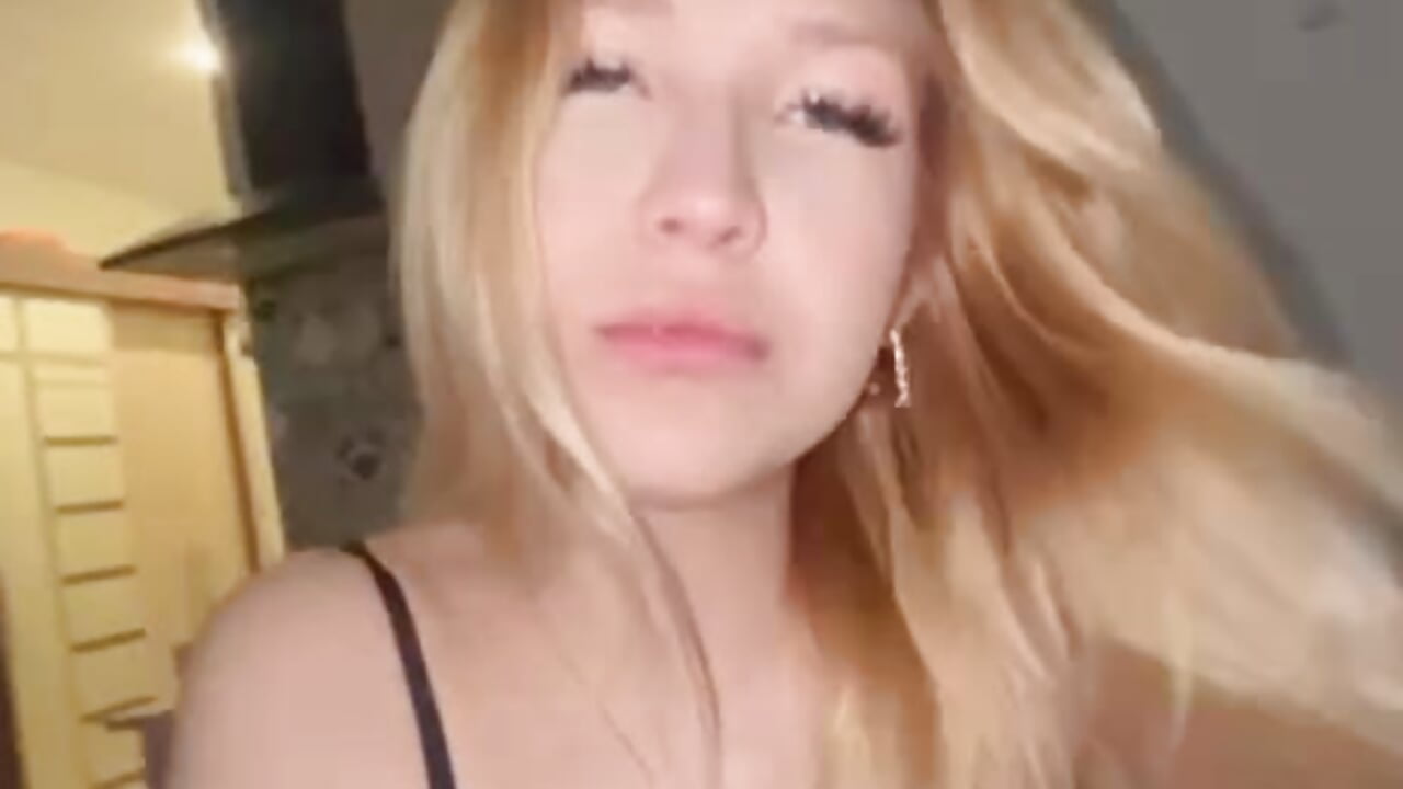 what's happening😂－カメラキャストのVeronicaBarksの動画