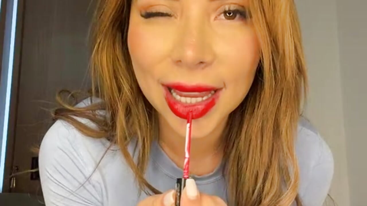Lipgloss kiss kiss 💄🫦 – video od webkamerové modelky Lorainneqm_