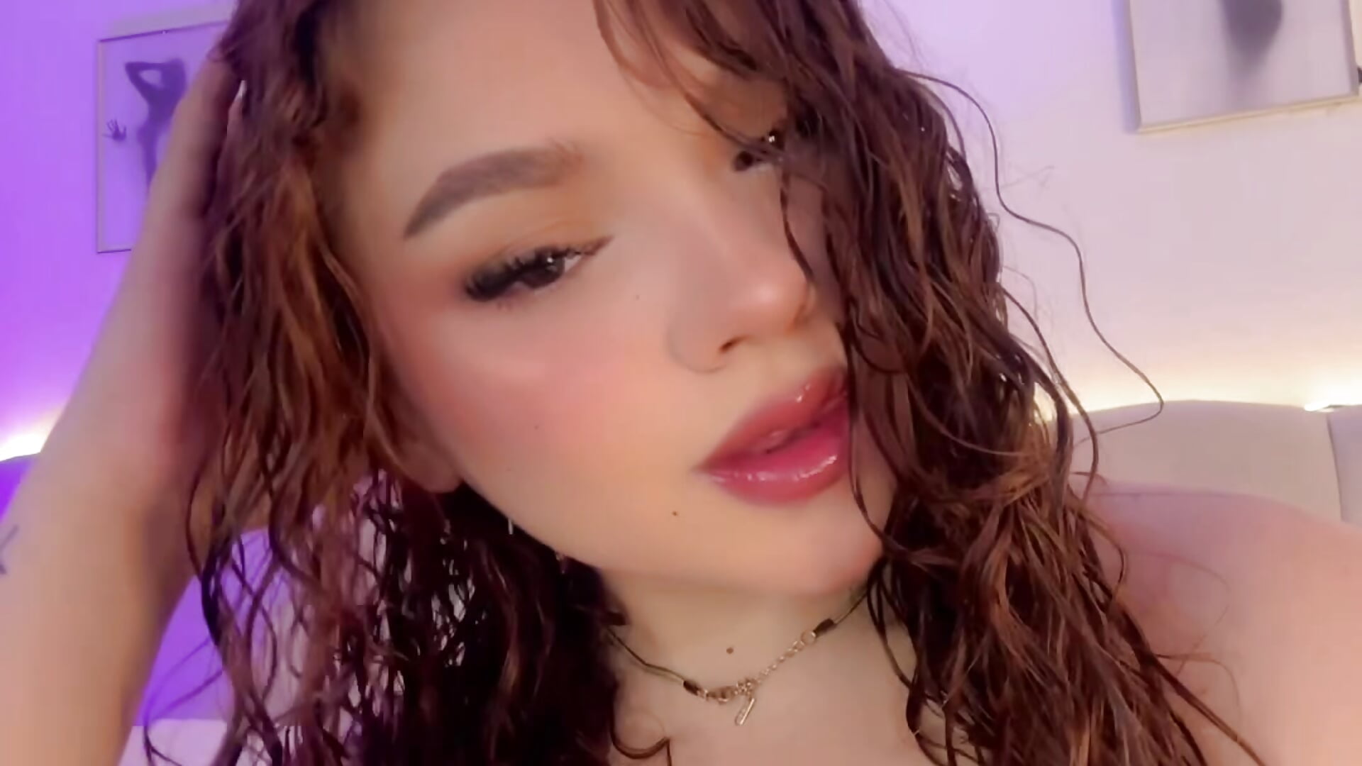 Hello Handsome💗😊 - video by victoria_roseti cam model