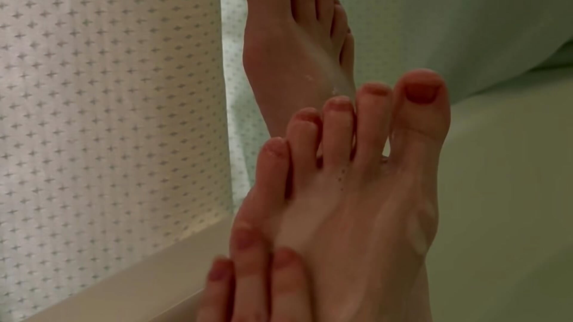 Feet oil teasing in the bath 🛁🦶🏻