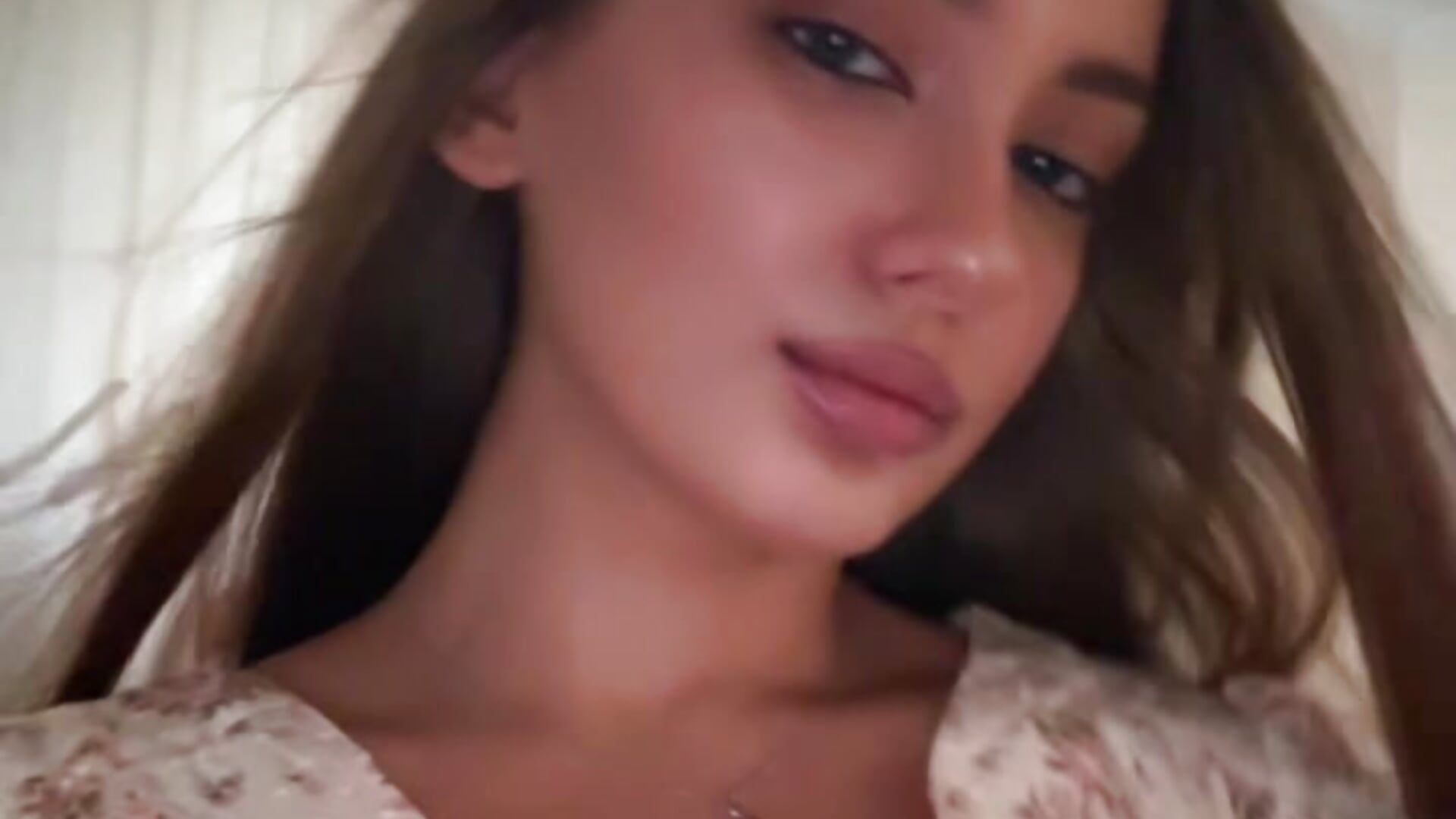 My vibe 💗 - video by emilurrre cam model