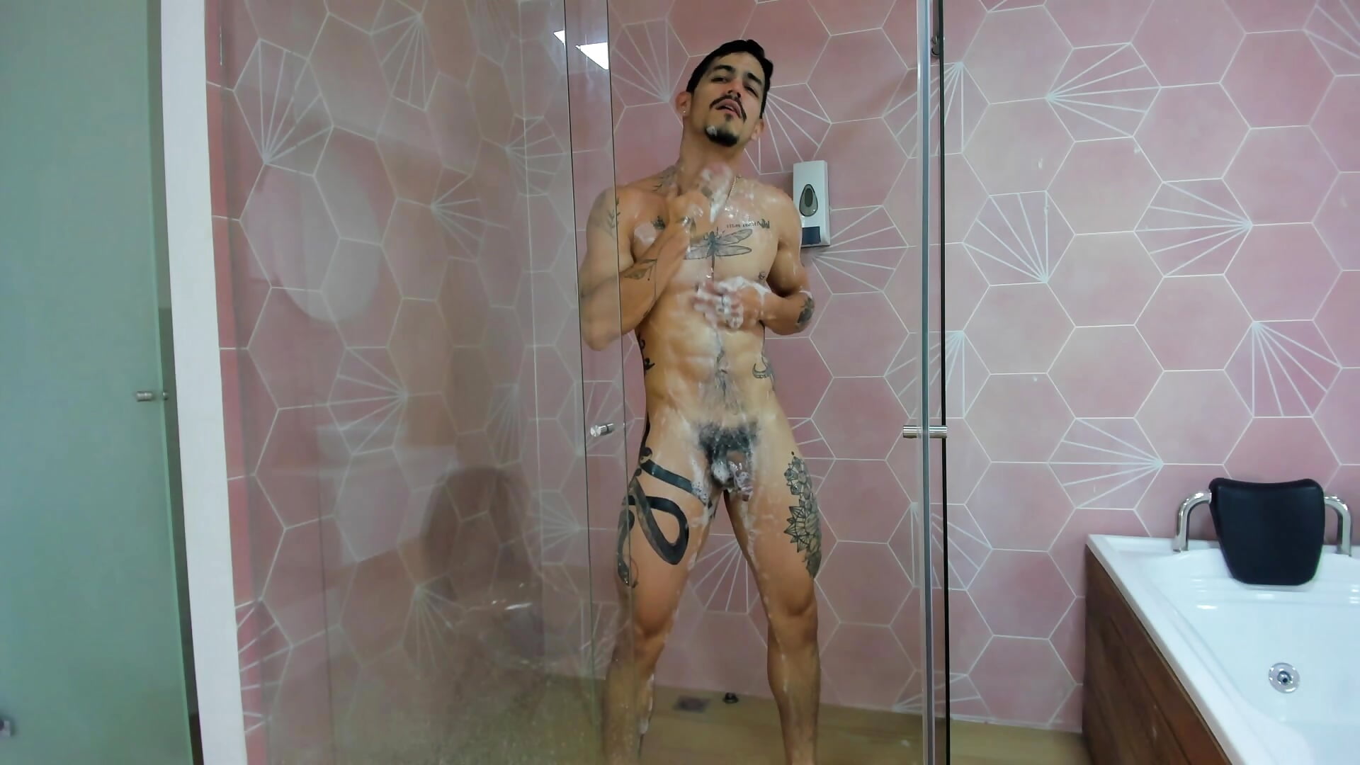 2026-08-15 09-01-25 - فيديو من Jared_Cole موديل الكام