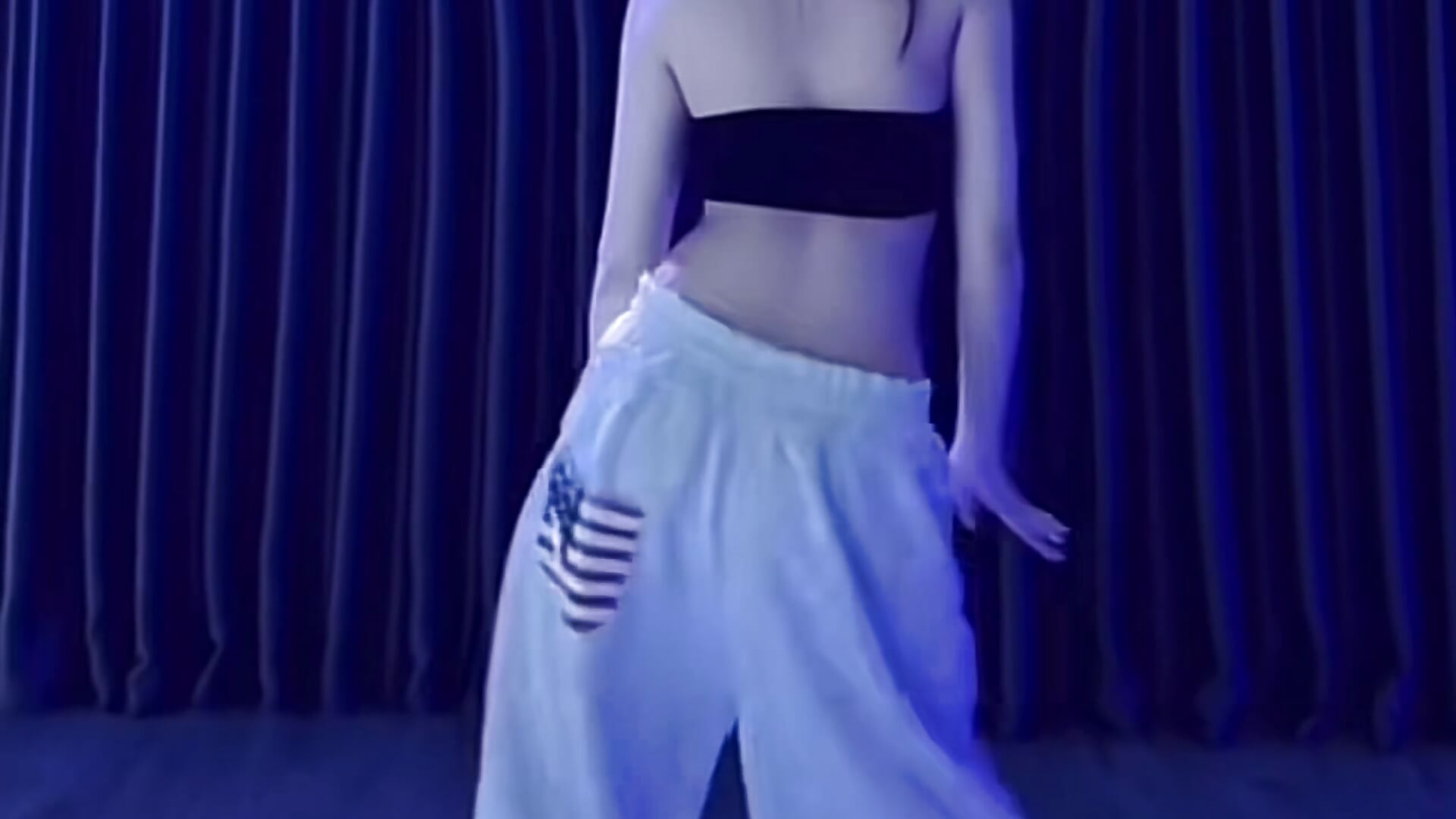 Nhảy nhót các kiểu nè🤭🤭 - Vídeo de Linnacute22, modelo de vídeos