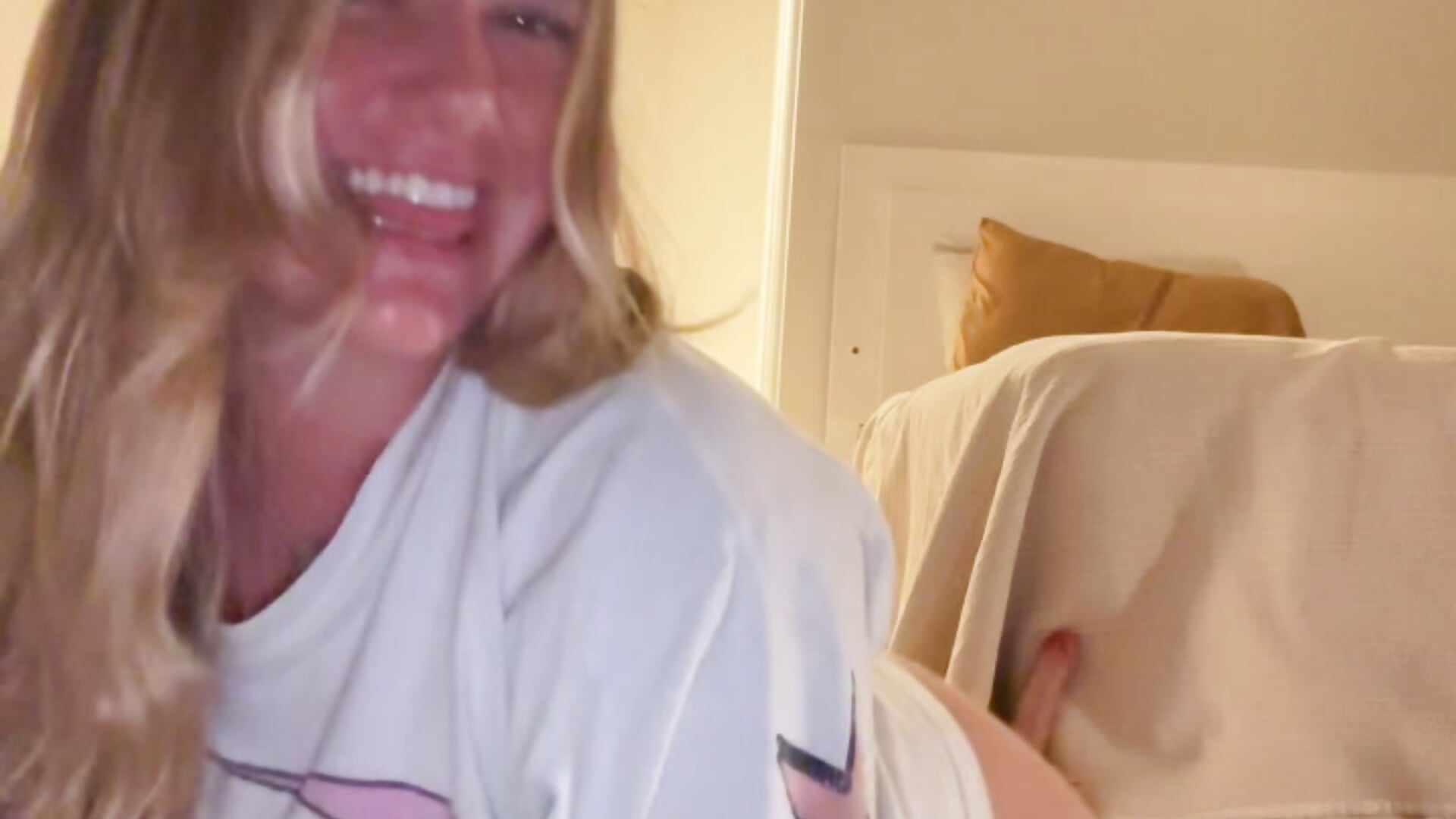 Watch me twerk bby(; - video by allyanalangell cam model